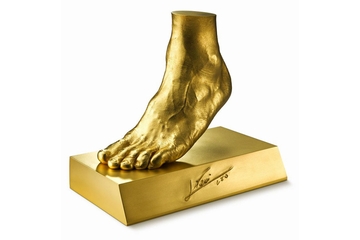 「The Golden Foot」（画像：田中貴金属ジュエリー）