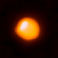 アルマ望遠鏡が捉えたオリオン座のベテルギウス (c) ALMA (ESO/NAOJ/NRAO) /E. O’Gorman/P. Kervella