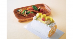 瑞々しいメロンのロールケーキと彩り鮮やかな初夏のブレッドが登場【横浜ロイヤルパークホテル】